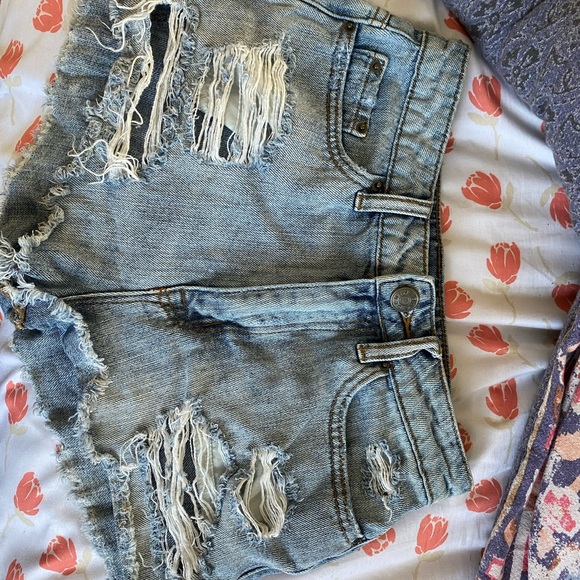 High Rise Cheeky Shorts - Picture 3 of 4